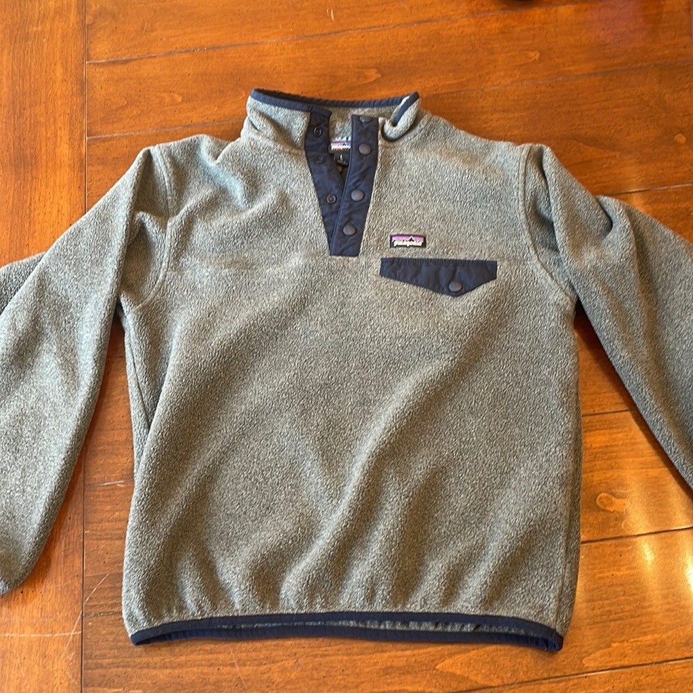 Boys size 12 Patagonia gray and navy Synchilla Fleece Pullover